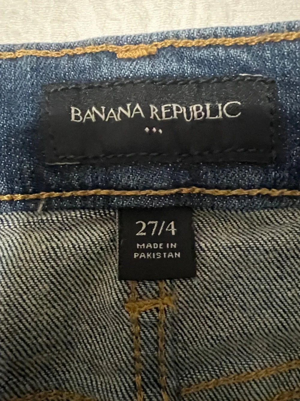 Banana Republic 4” Blue Denim Shorts with Gold Stitching size 4
